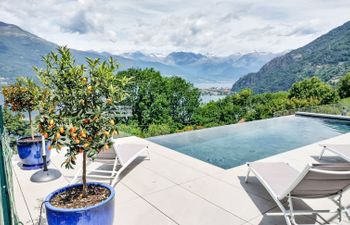 La Terrazza sul Lago Holiday Home
