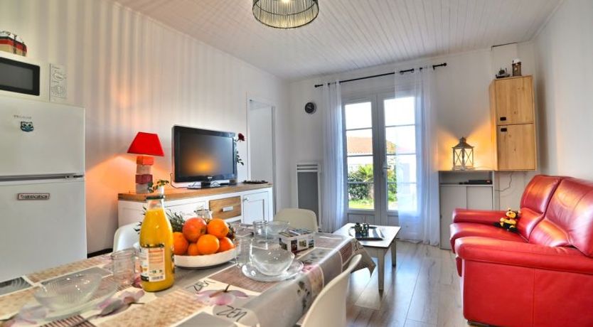 Photo of Les Cariatides