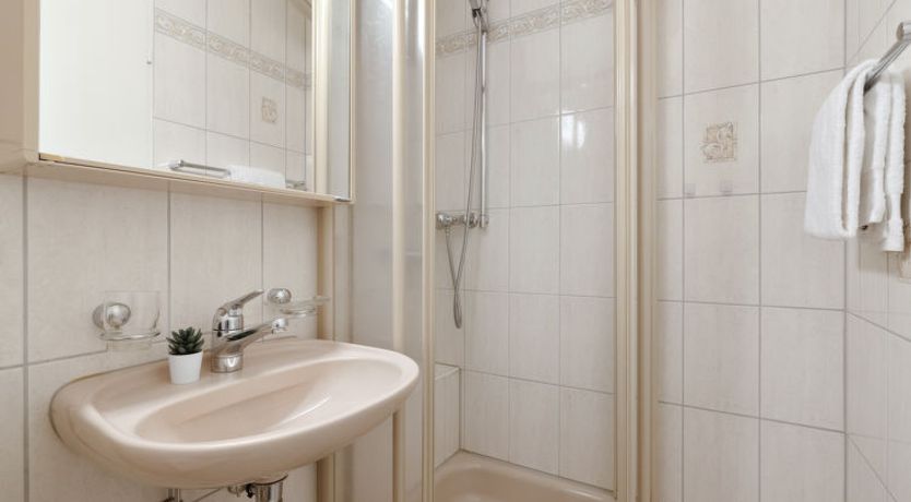 Photo of Regina Apt Golfblick