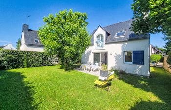 Le Clos St Colomban Holiday Home