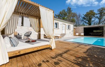 Luna Holiday Home