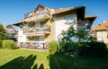 Karen Holiday Home