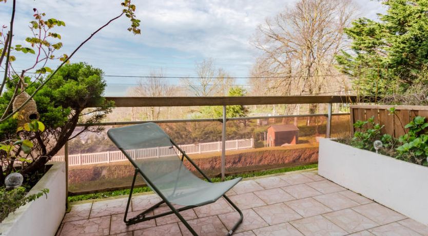 Photo of Les Flots Bleus Apartment 9