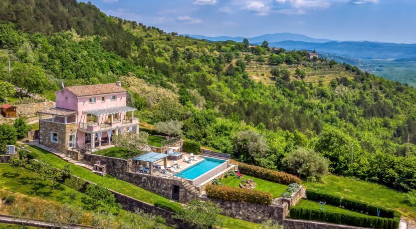 Photo of Villa Over the Hilltop