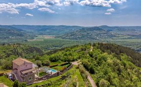 Photo of Villa Over the Hilltop