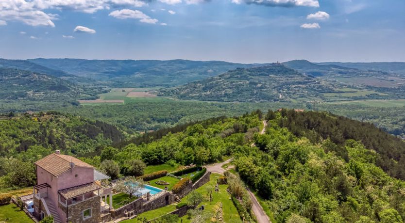 Photo of Villa Over the Hilltop