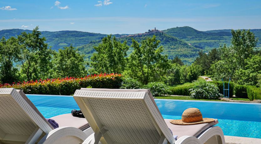 Photo of Villa Over the Hilltop