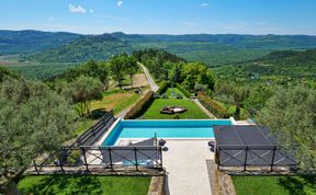 Photo of Villa Over the Hilltop