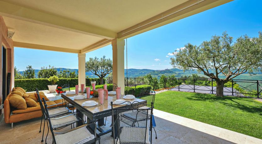 Photo of Villa Over the Hilltop