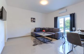 Amra 3 Apartment 3 Holiday Home