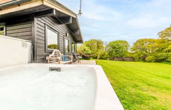 Sycamore Hot Tub Lodge Holiday Home