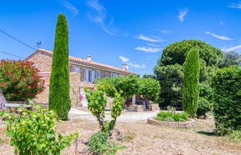 La Bastide de Magdeleine Holiday Home