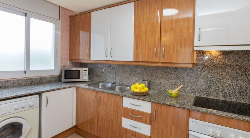 Photo of Ventura Park Apartment 2