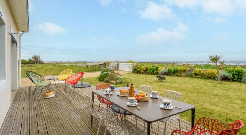 Photo of Les pieds dans l'eau