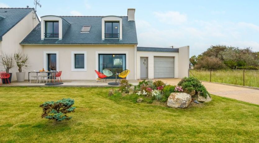 Photo of Les pieds dans l'eau