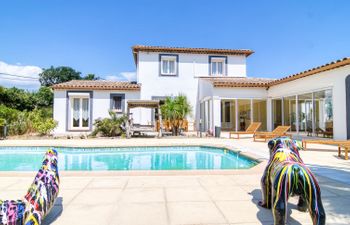 Villa Les Oliviers Holiday Home