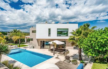Villa Eos Holiday Home