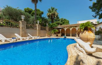 Les Oliveres Holiday Home