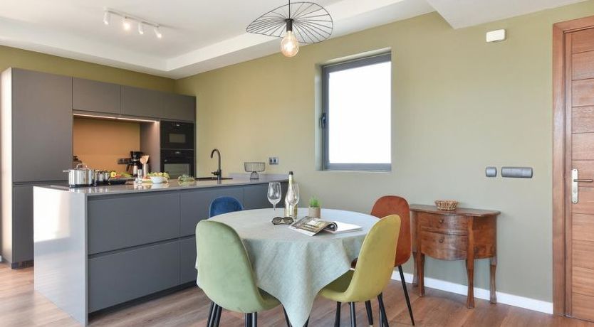 Photo of Los Lagos 37