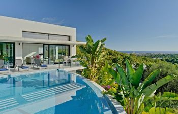 Villa Juno Holiday Home