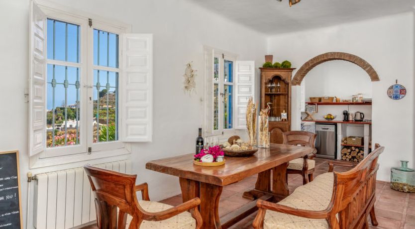 Photo of Camelia Blanca