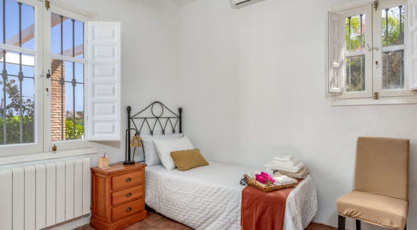 Photo of Camelia Blanca