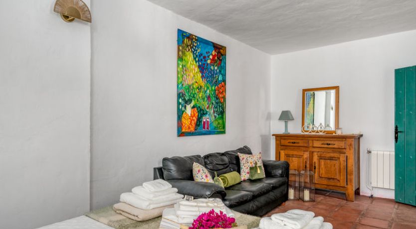 Photo of Camelia Blanca