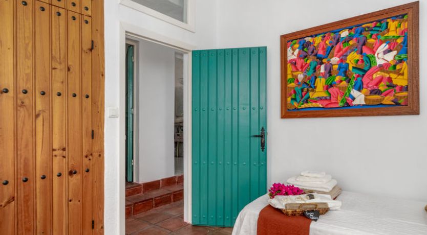 Photo of Camelia Blanca