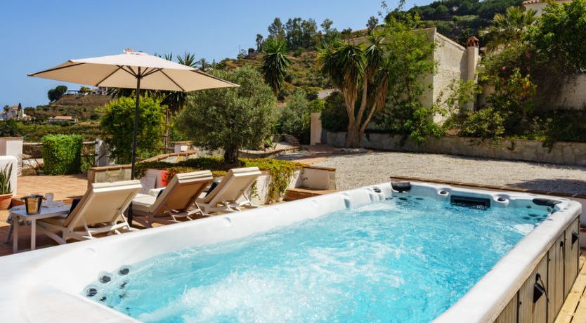 Photo of Camelia Blanca