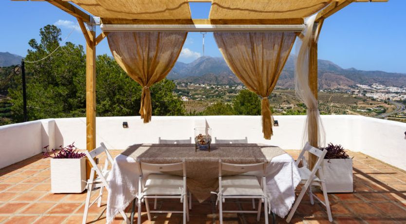 Photo of Camelia Blanca