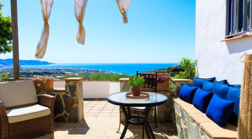 Photo of Camelia Blanca