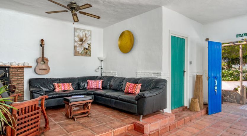 Photo of Camelia Blanca