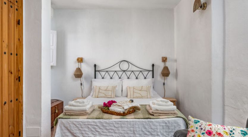 Photo of Camelia Blanca