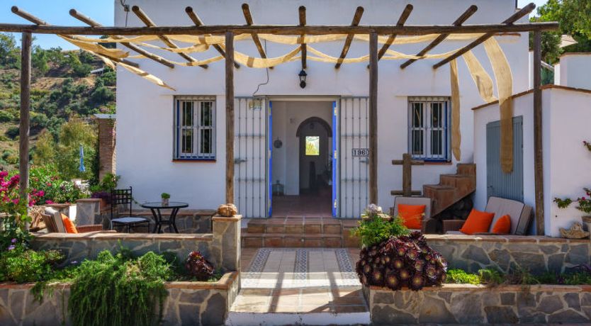 Photo of Camelia Blanca