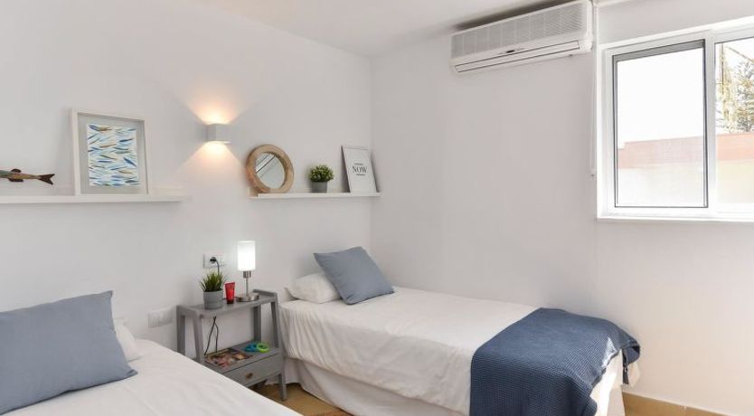 Photo of Charca CM18