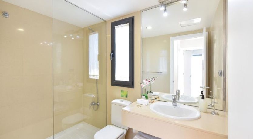 Photo of Los Lagos 36