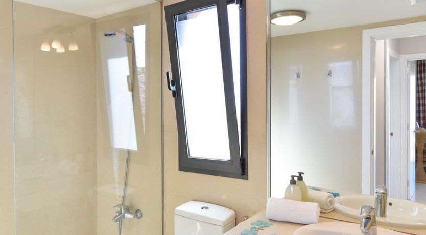 Photo of Los Lagos 38