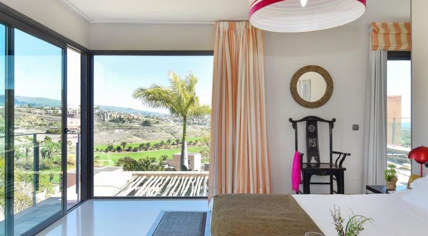 Photo of Los Lagos 38