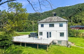 Sjøtun Holiday Home