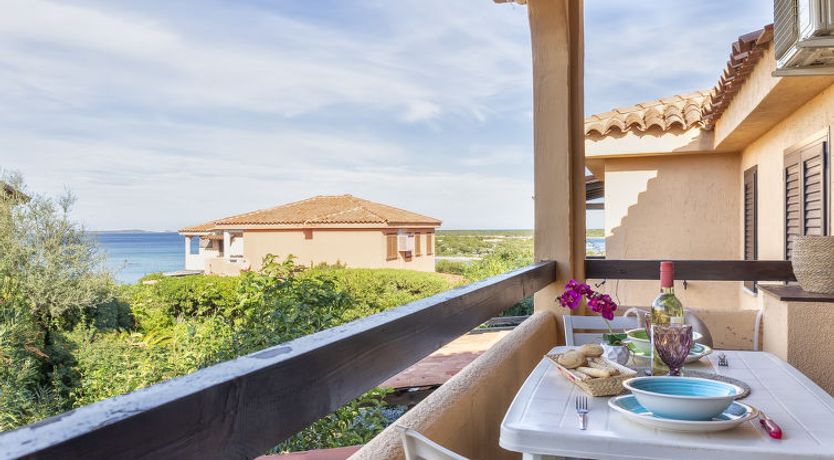 Photo of F4 - F2, Baia de Bahas Apartment 55