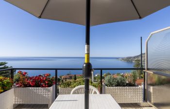 Terrazzo sul Mare Apartment 4 Holiday Home