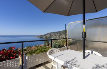 Terrazzo sul Mare Apartment 4 Holiday Home