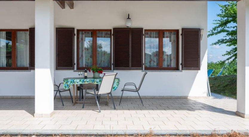 Photo of Elena Villa 4