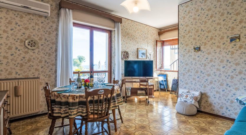 Photo of Garden an Seaview