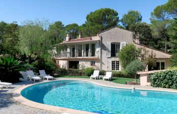 Le Murier Holiday Home