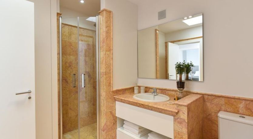 Photo of Chalet Santa Ana 19