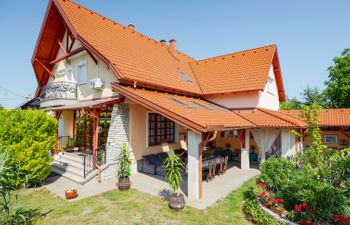 Tilia 2 Apartment 2 Holiday Home