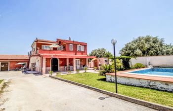 White Pool Holiday Home