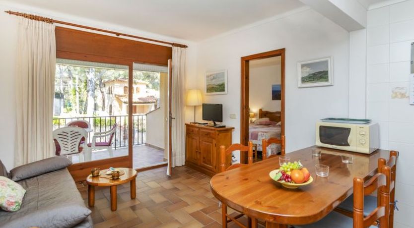 Photo of "Melis II M4 Playa de Pals" Apartment 8