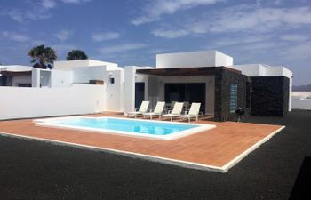 Aroa Holiday Home